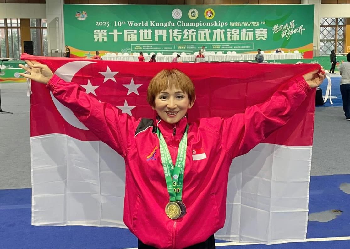 Master with medals at the 10th World Kungfu Championships, Emeishan